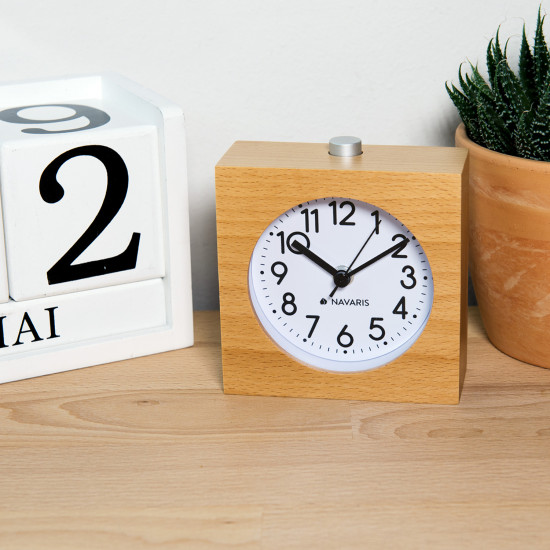 Navaris Analogue Wood Alarm Clock Design Square - Αναλογικό Επιτραπέζιο Ρολόι και Ξυπνητήρι - Light Brown - 43905